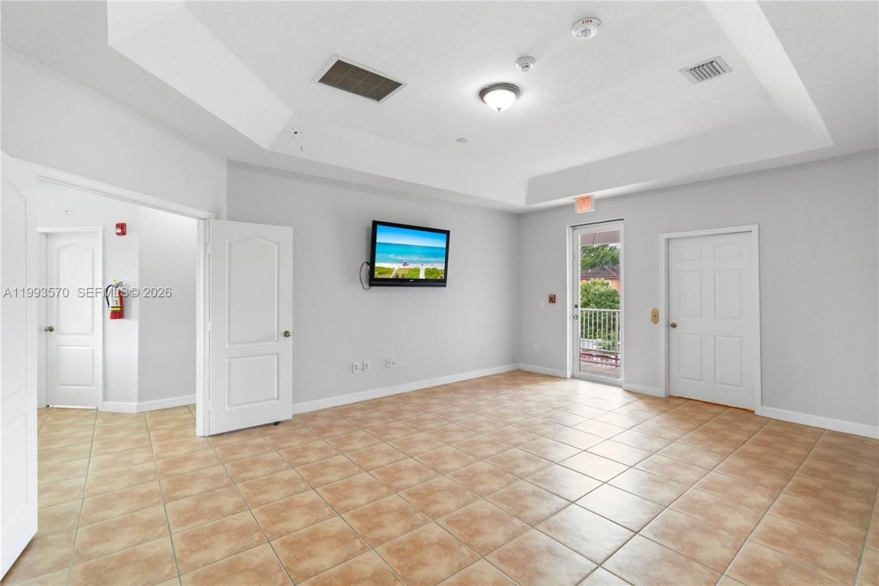 18140 NW 90th Ave, Hialeah, FL 33018 Photo