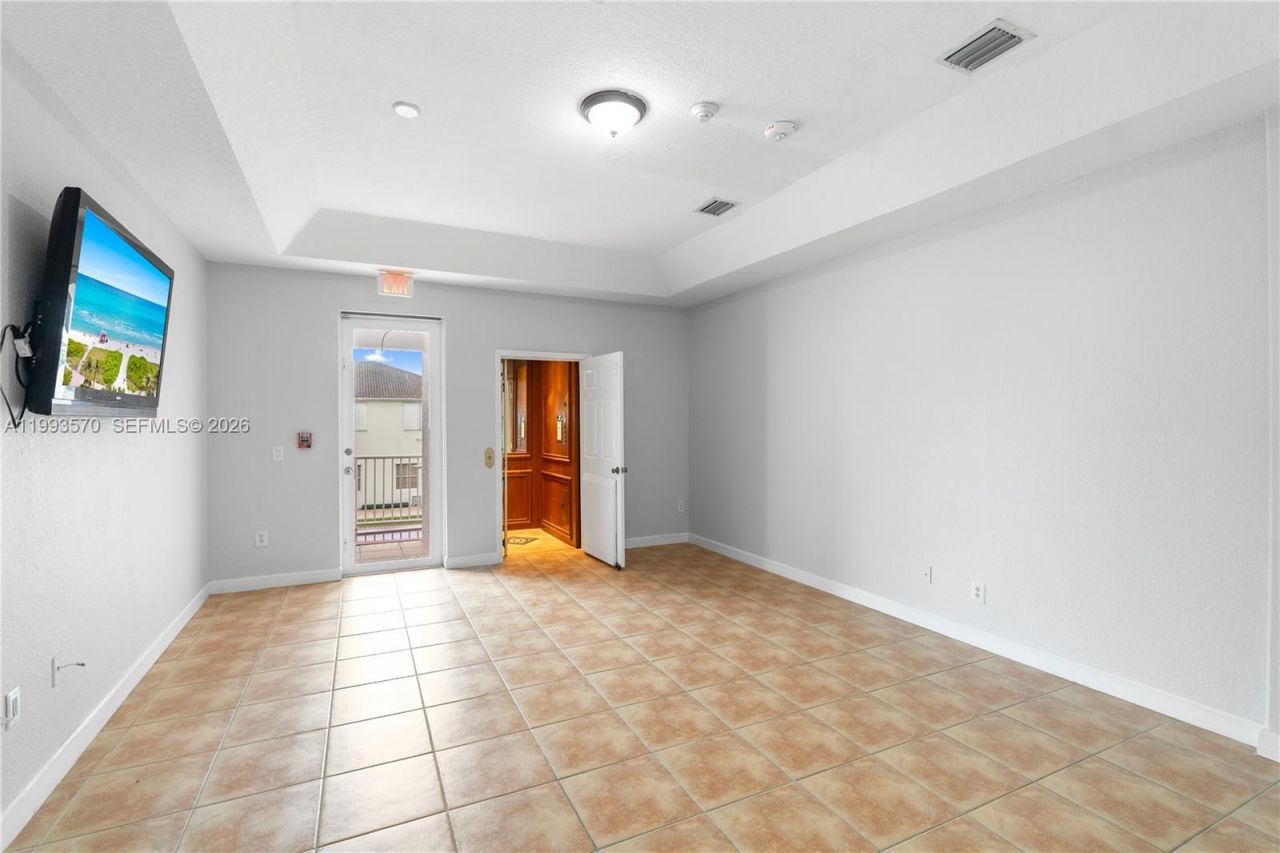 18140 NW 90th Ave, Hialeah, FL 33018 Photo