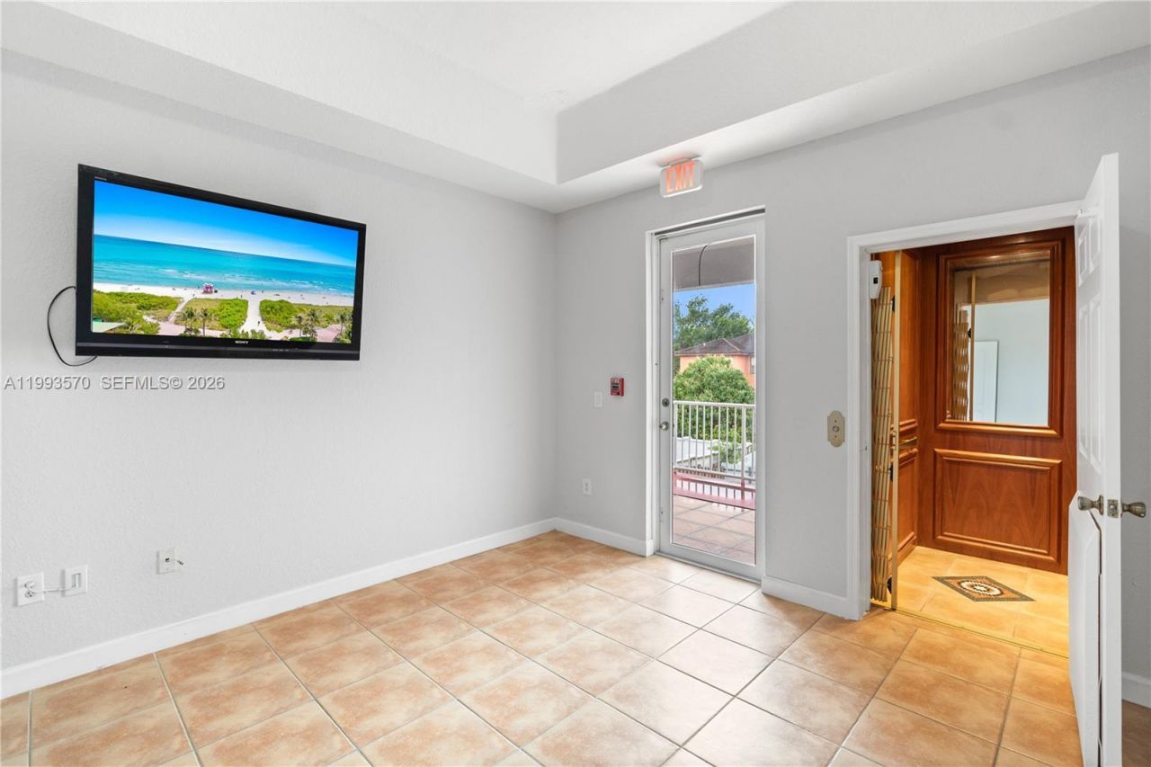 18140 NW 90th Ave, Hialeah, FL 33018 Photo