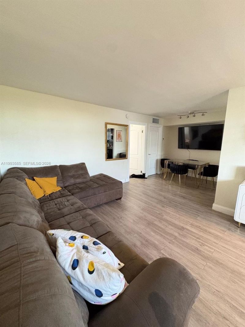 910 Michigan Ave, Unit 505, Miami Beach, FL 33139 Photo
