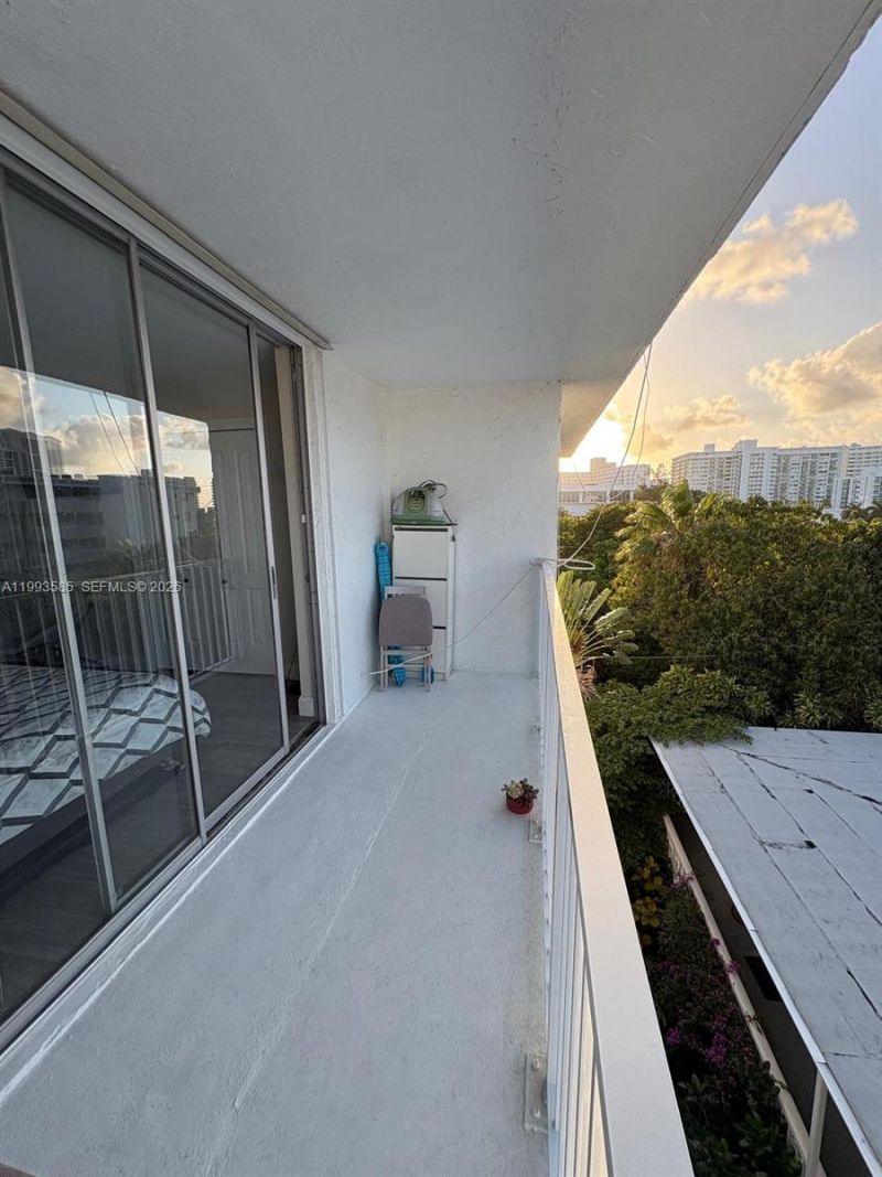 910 Michigan Ave, Unit 505, Miami Beach, FL 33139 Photo