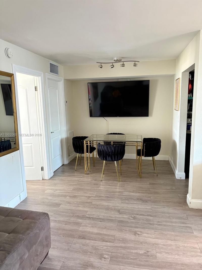 910 Michigan Ave, Unit 505, Miami Beach, FL 33139 Photo