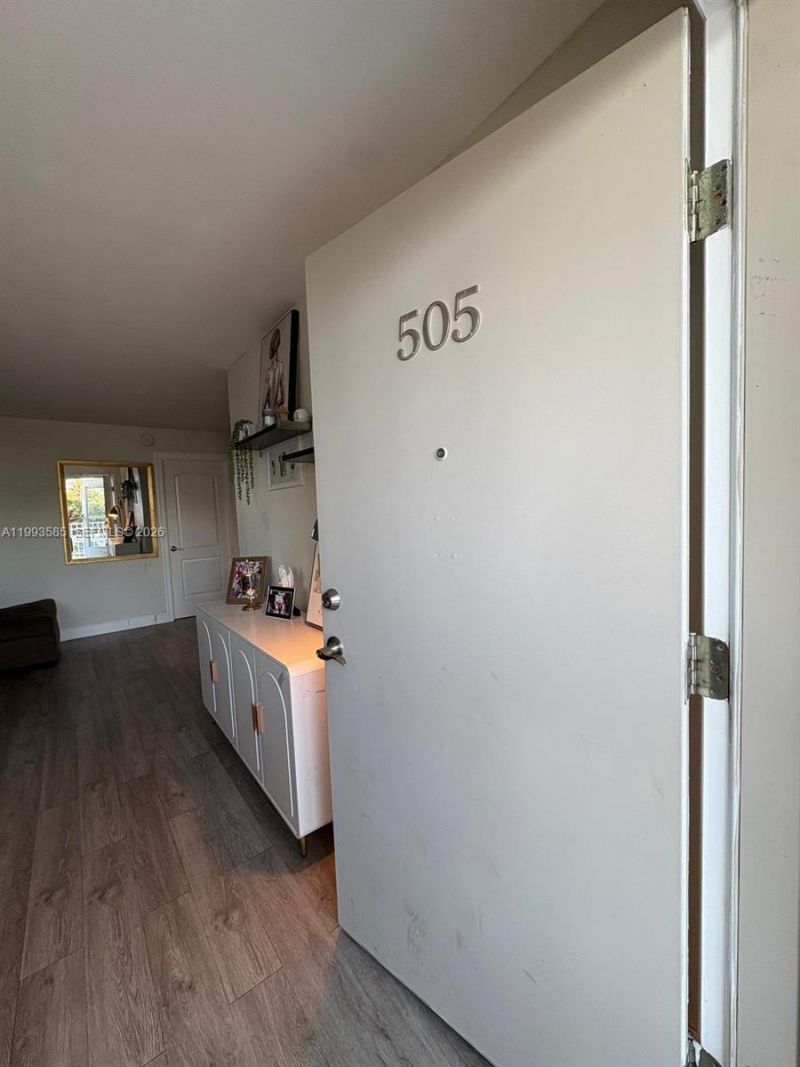910 Michigan Ave, Unit 505, Miami Beach, FL 33139 Photo