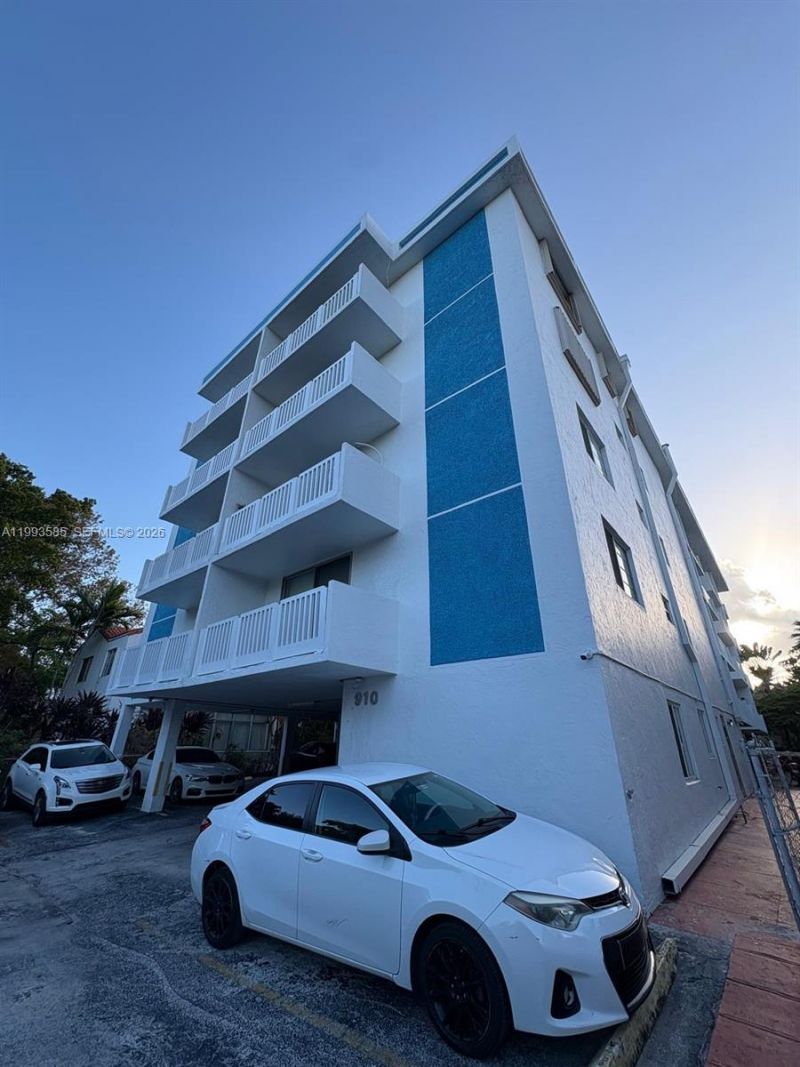910 Michigan Ave, Unit 505, Miami Beach, FL 33139 Photo