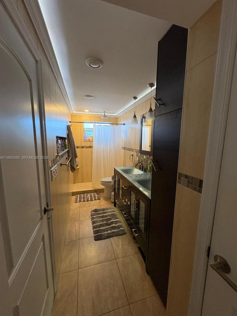 910 Michigan Ave, Unit 505, Miami Beach, FL 33139 Photo