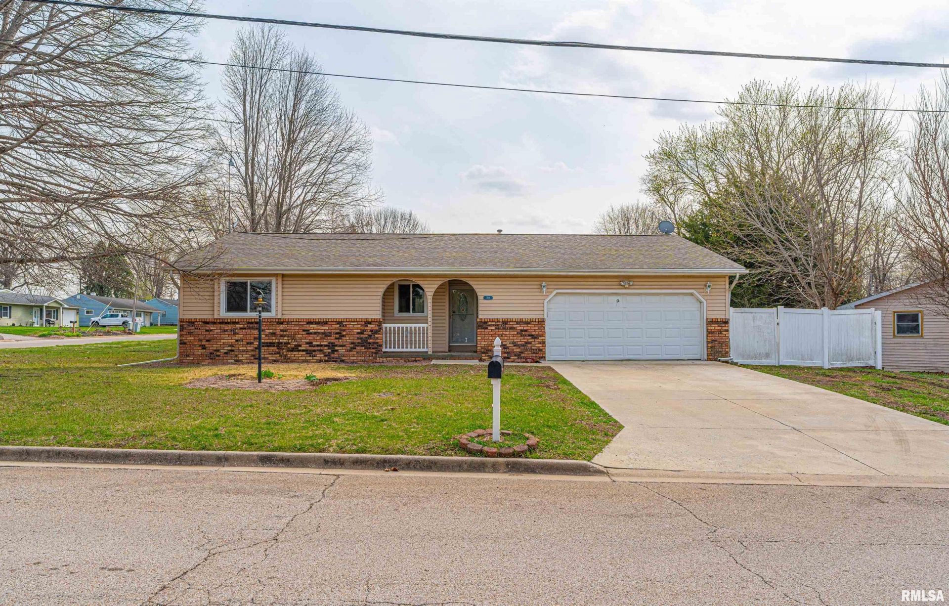 701 21st Street, Lincoln, IL 62656 Main Photo