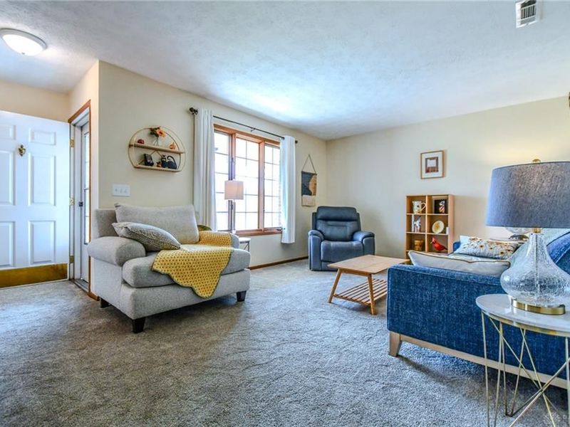 6859 Willow Creek Drive, Huber Heights, OH 45424 Photo 10