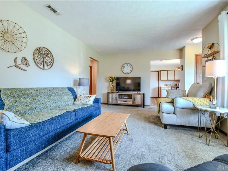 6859 Willow Creek Drive, Huber Heights, OH 45424 Photo 12