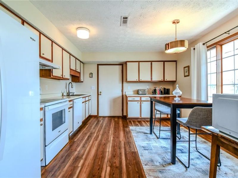 6859 Willow Creek Drive, Huber Heights, OH 45424 Photo 13