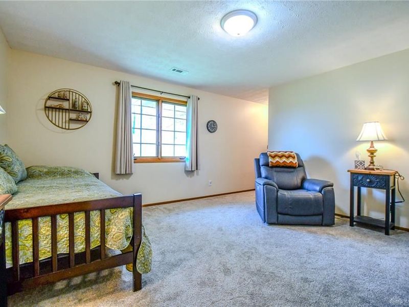 6859 Willow Creek Drive, Huber Heights, OH 45424 Photo 22