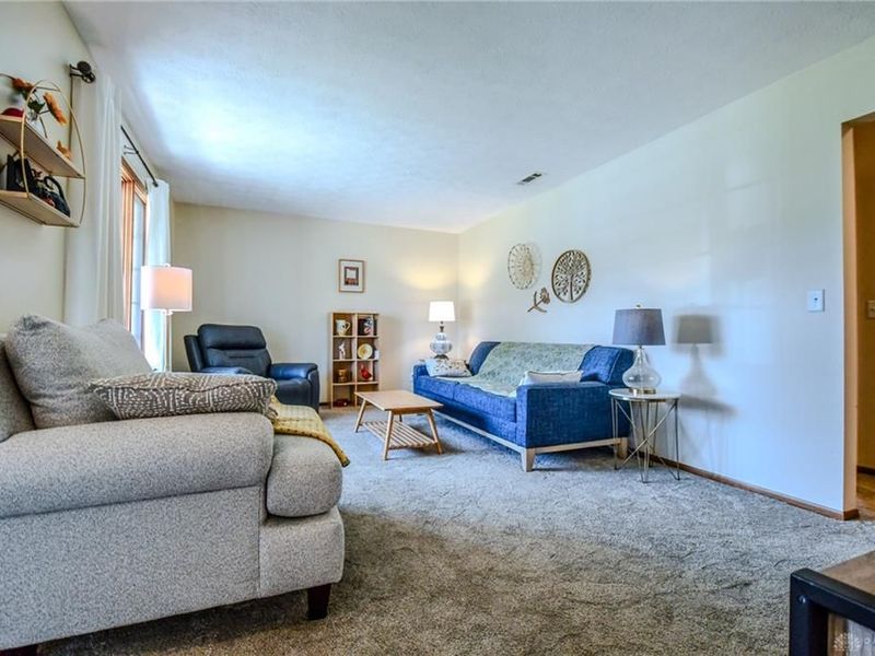 6859 Willow Creek Drive, Huber Heights, OH 45424 Photo 9