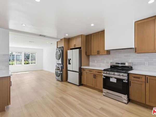 11671 Chandler Boulevard, Valley Village, CA 91601