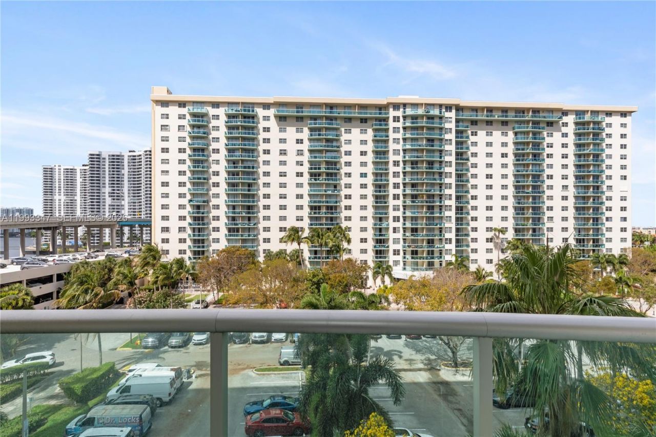 19380 Collins Ave, Unit 507, Sunny Isles Beach, FL 33160 Photo