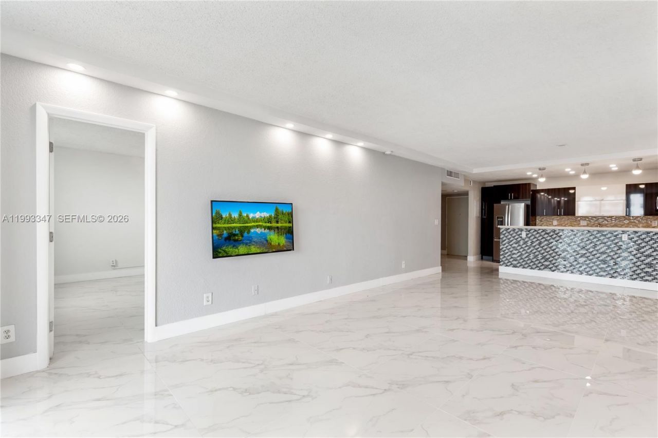 19380 Collins Ave, Unit 507, Sunny Isles Beach, FL 33160 Photo
