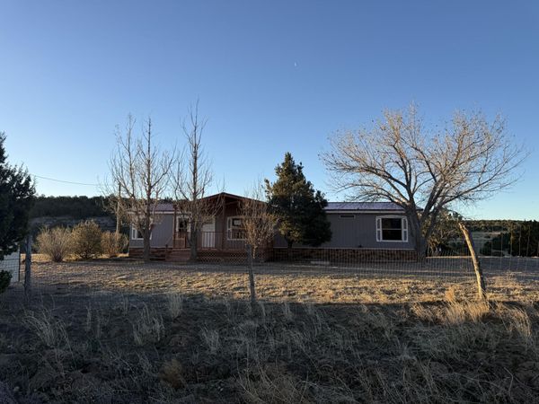 132 V-Hill Road , Edgewood, NM 87015
