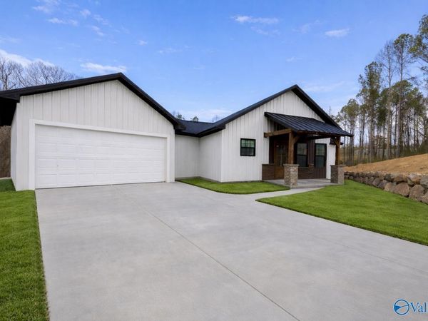 6400 Dalewood Lane, Guntersville, AL 35976