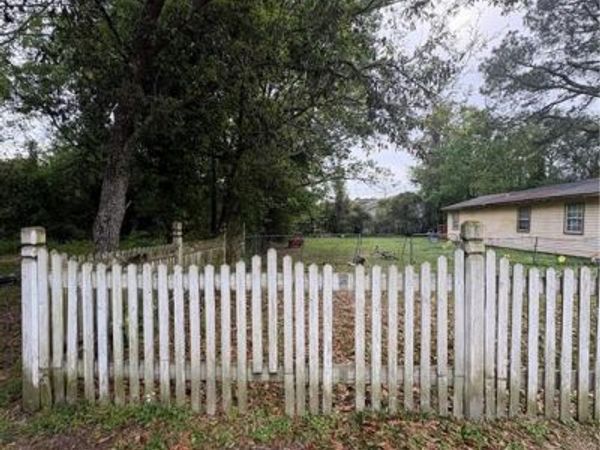 2011 Helen Street , Mobile, AL 36610