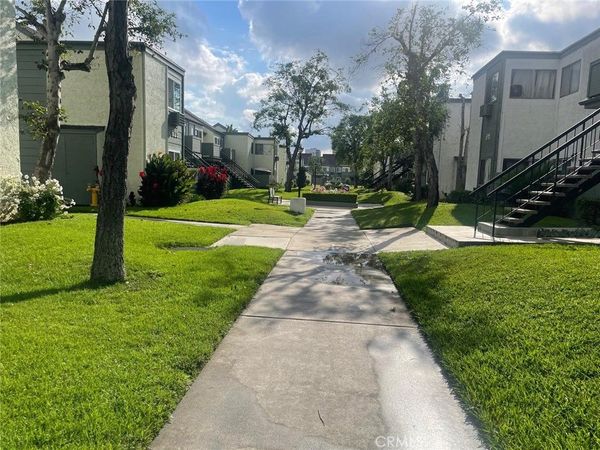 619 Bristol, Unit 17, Santa Ana, CA 92703