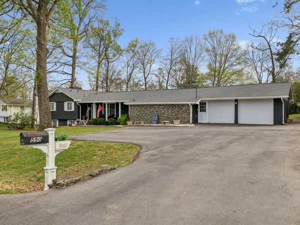 590 Indian Lake Rd , Hendersonville, TN 37075