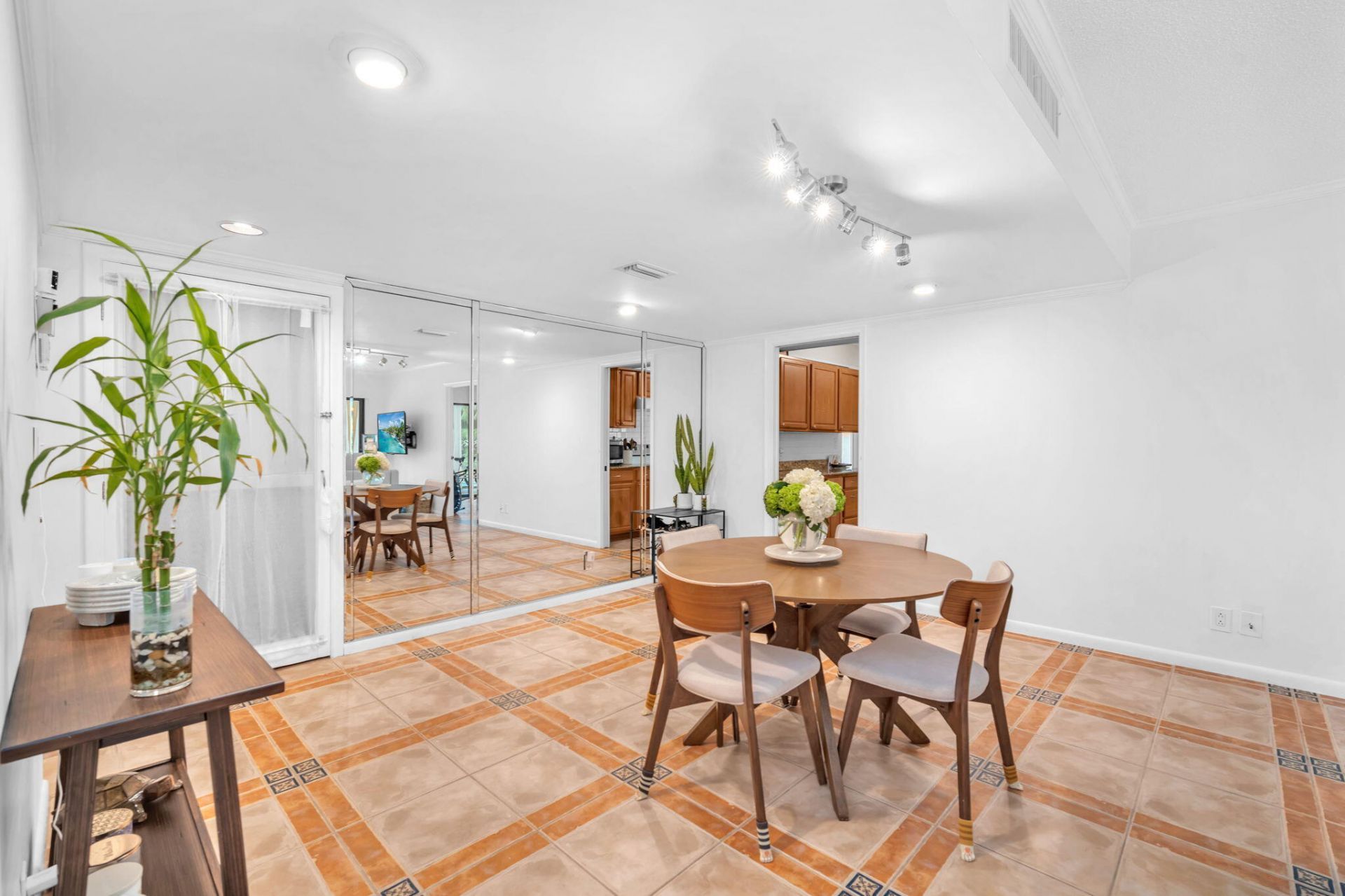 1823 Presidential Way, Unit E101, West Palm Beach, FL 33401 Photo