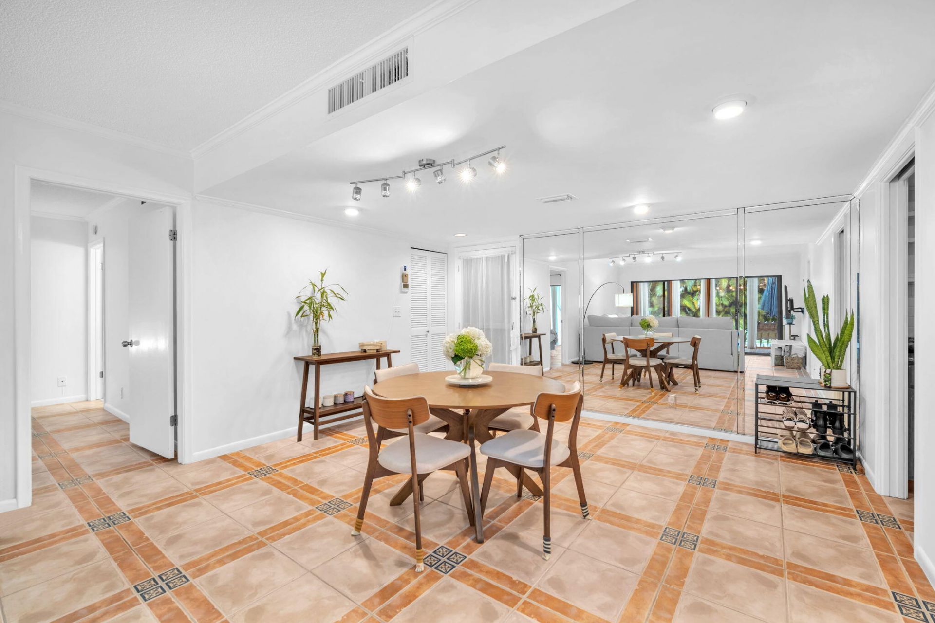 1823 Presidential Way, Unit E101, West Palm Beach, FL 33401 Photo