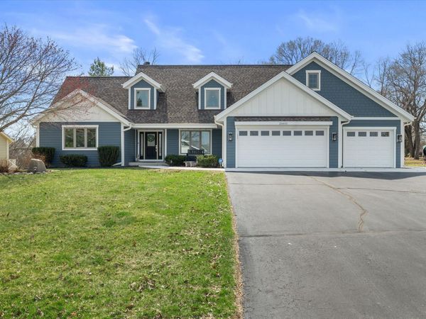 N29W26601 Peterson Dr, Delafield, WI 53072