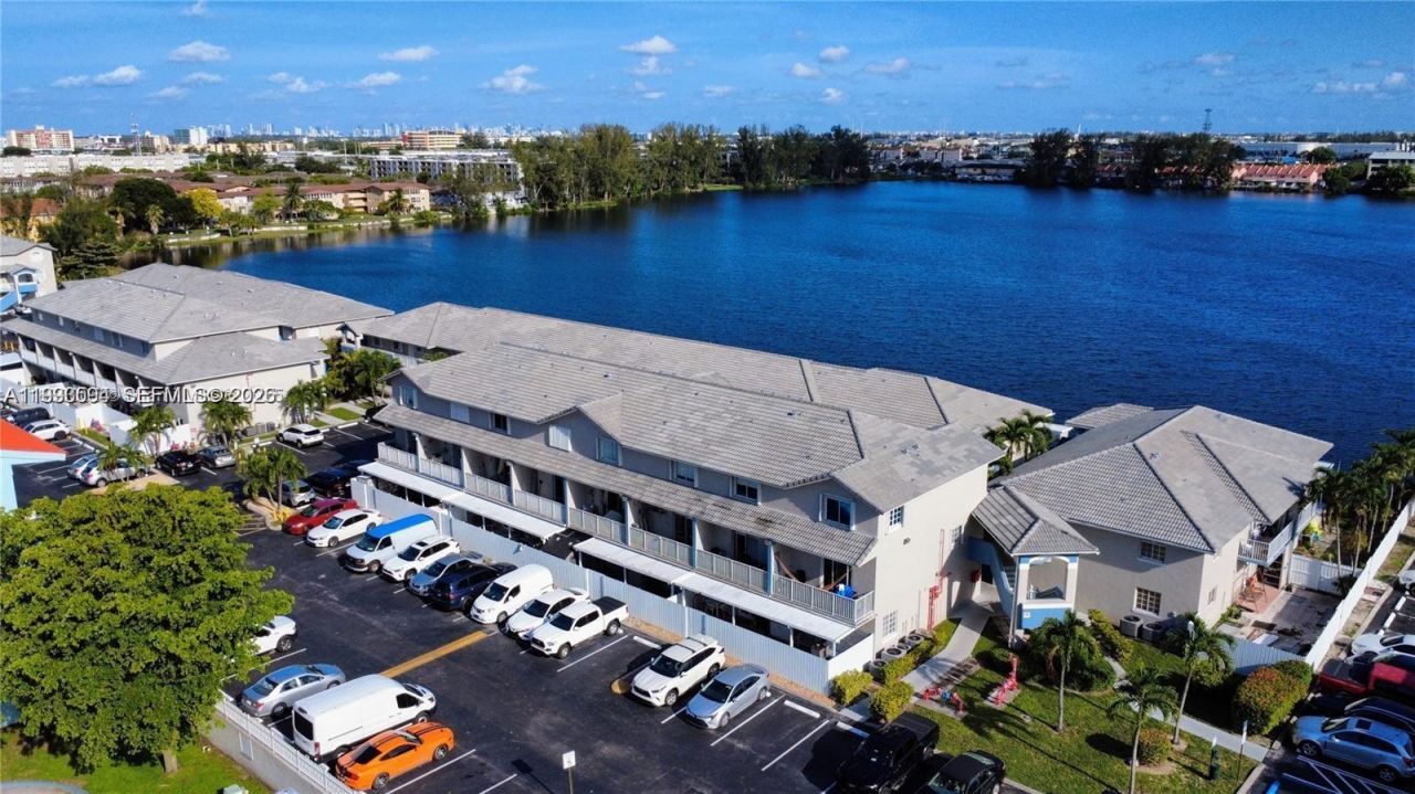 8360 NW 103rd St, Unit 204E, Hialeah Gardens, FL 33016 Photo