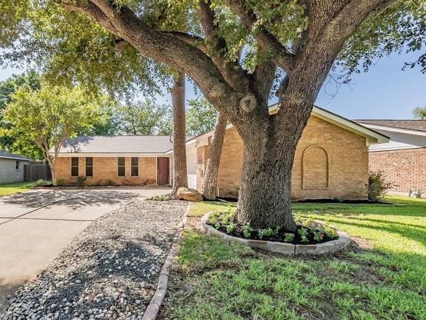 821 Prestwick Street, Bedford, TX 76022