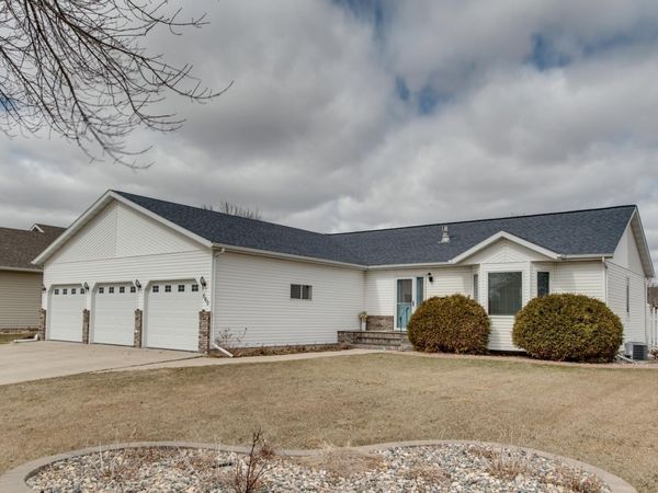 560 41st Avenue S, Moorhead, MN 56560