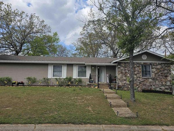 701 Emerald Gardens Drive, North Little Rock, AR 72118