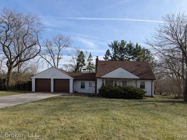 30221 Maplewood Street , Garden City, MI 48135