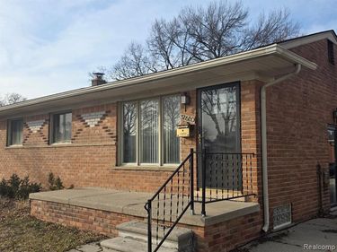 32620 Maplewood Street , Garden City, MI 48135