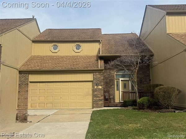 2171 Crystal Drive, Rochester Hills, MI 48309
