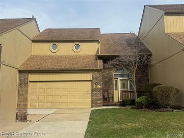 2171 Crystal Drive, Rochester Hills, MI 48309