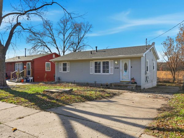 2404 E 37th Court, Des Moines, IA 50317