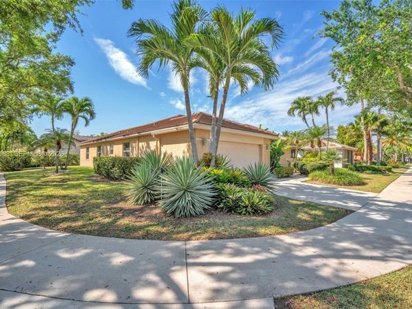 290 Landings Blvd , Weston, FL 33327
