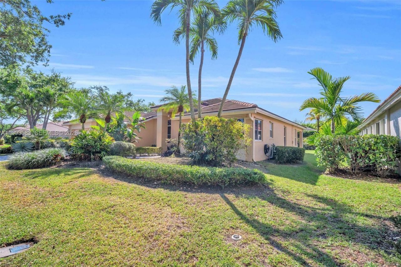 290 Landings Blvd , Weston, FL 33327 Photo