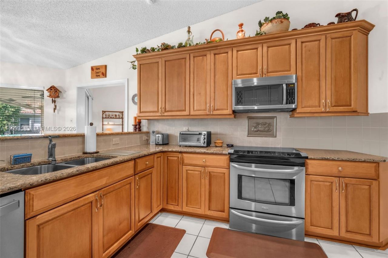 290 Landings Blvd , Weston, FL 33327 Photo