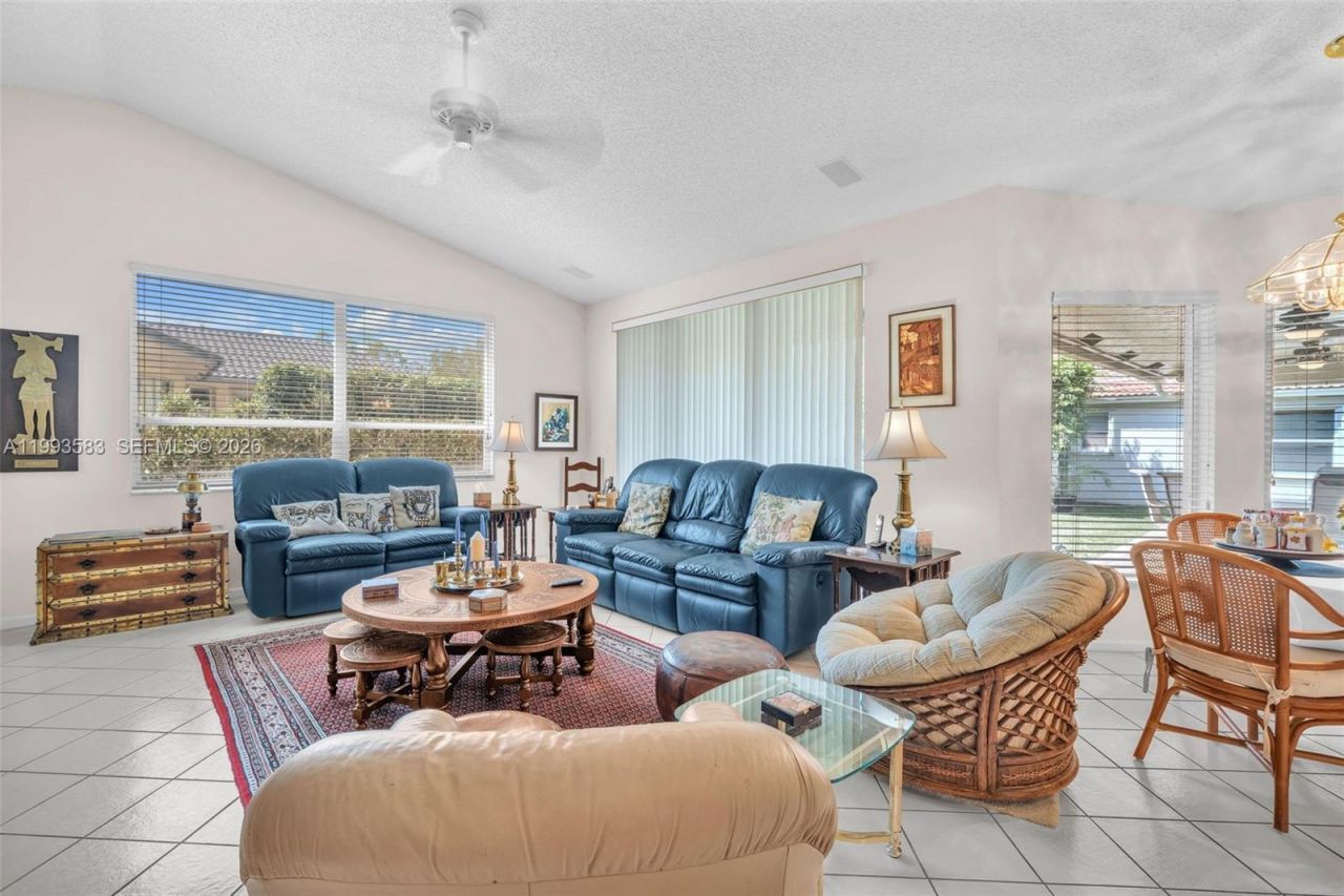 290 Landings Blvd , Weston, FL 33327 Photo