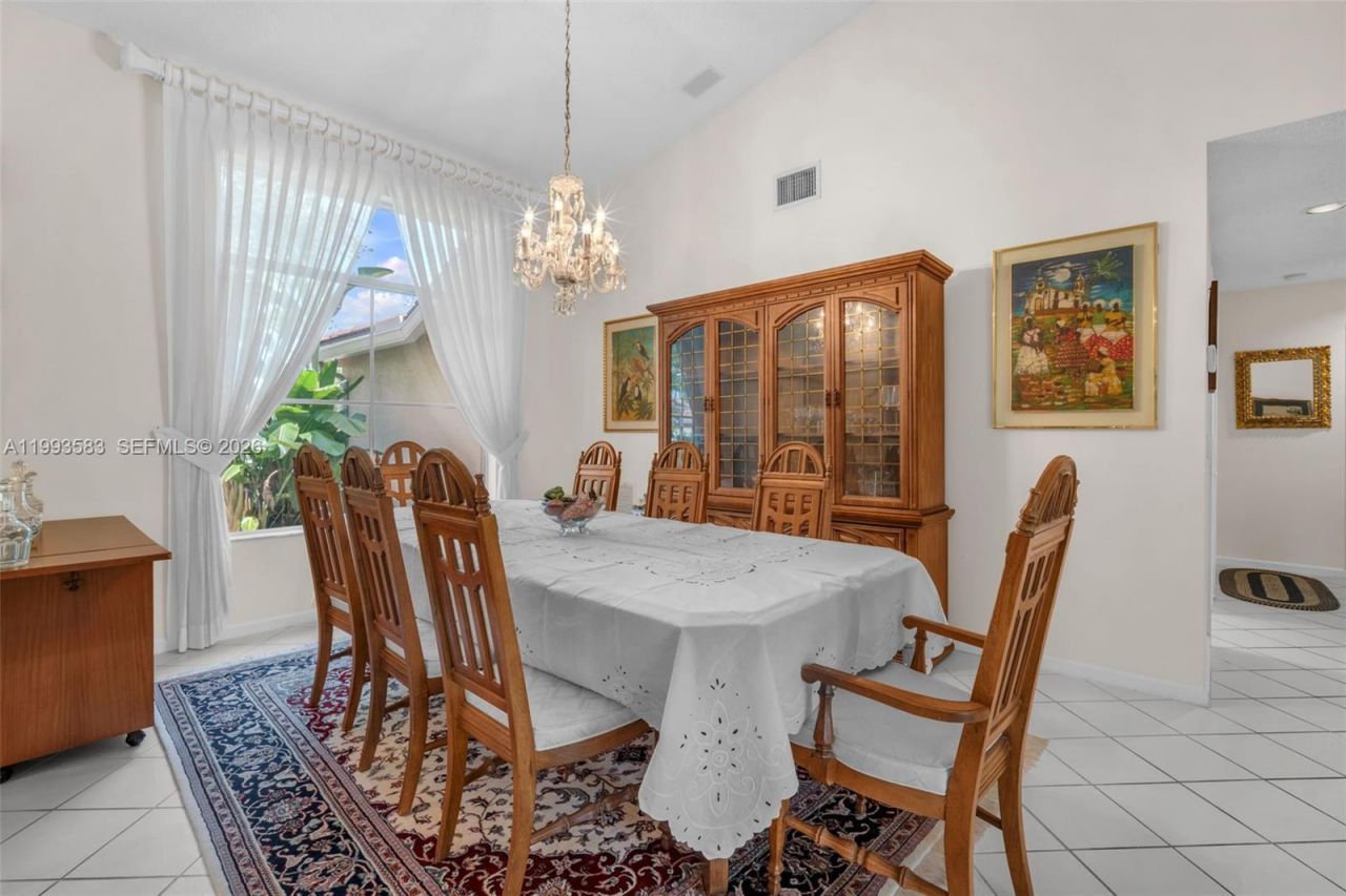 290 Landings Blvd , Weston, FL 33327 Photo