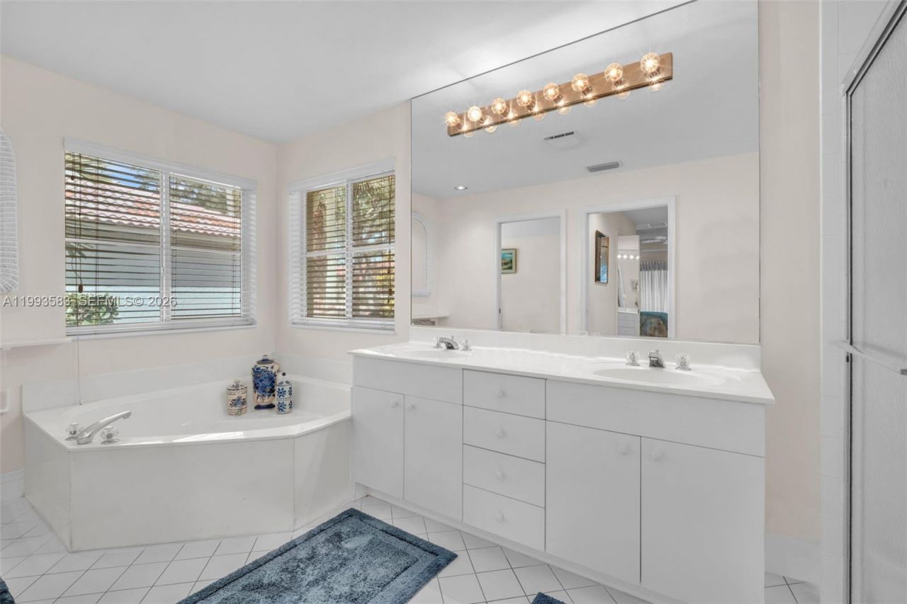 290 Landings Blvd , Weston, FL 33327 Photo