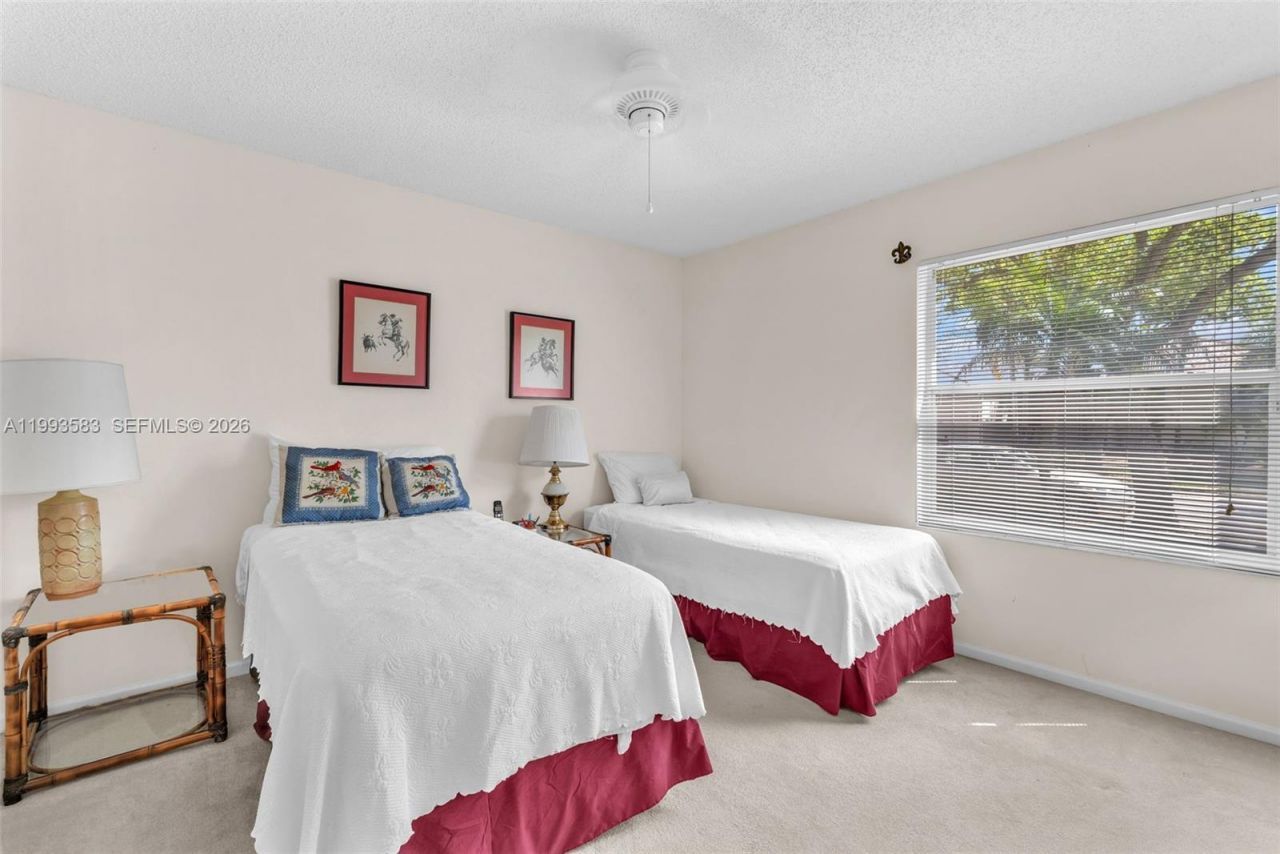 290 Landings Blvd , Weston, FL 33327 Photo