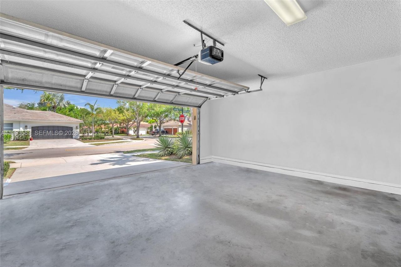 290 Landings Blvd , Weston, FL 33327 Photo