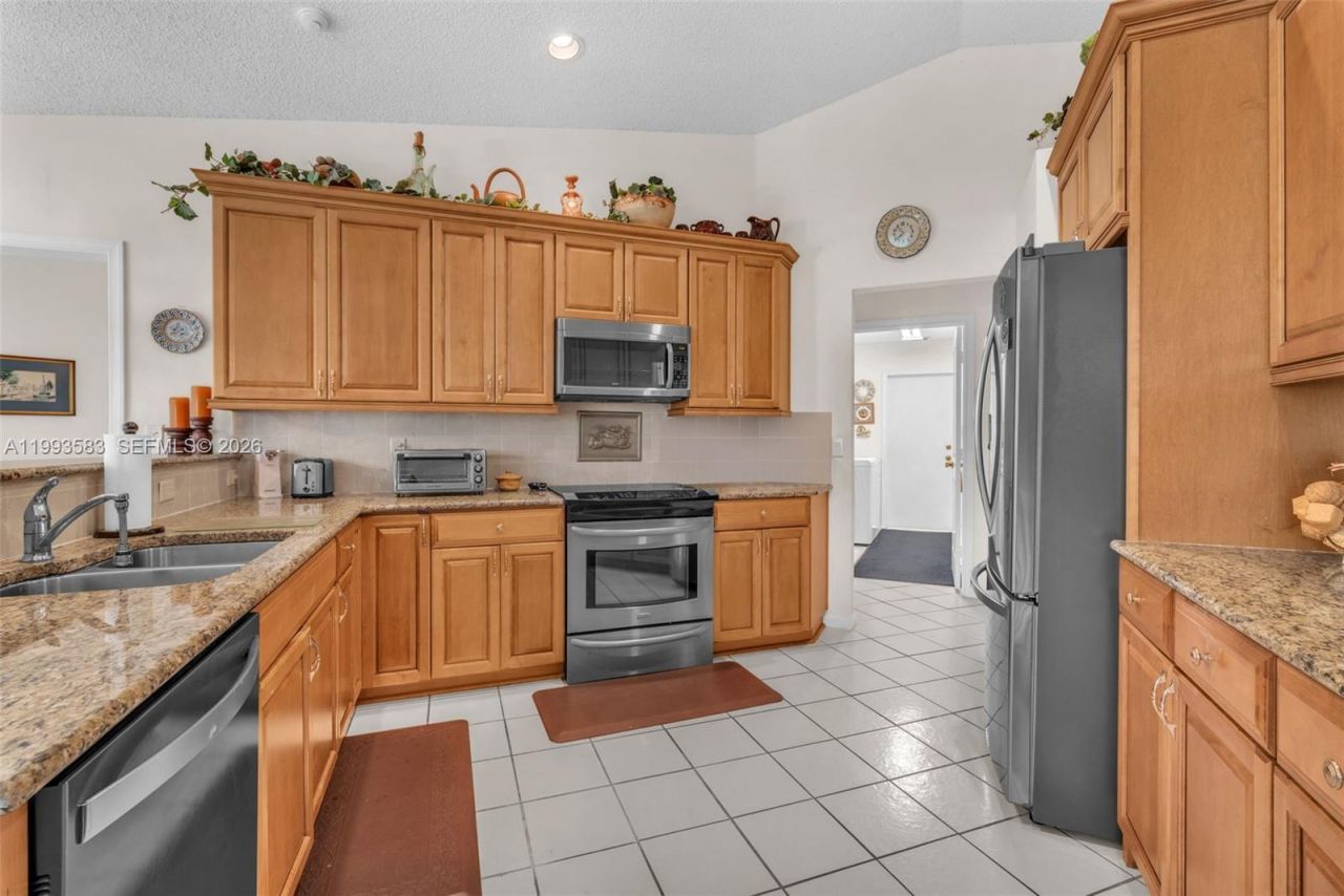 290 Landings Blvd , Weston, FL 33327 Photo