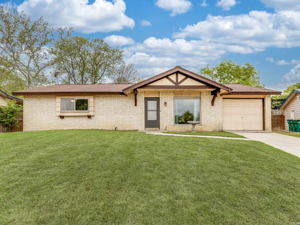 7925 Dry Canyon Trl, Live Oak, TX 78233