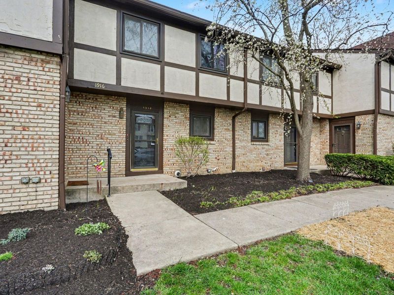 1914 Laramie Drive, Unit 26, Powell, OH 43065 Photo 4