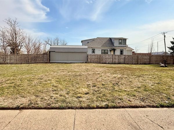 901 &903 Bromley Street , Marshalltown, IA 50158