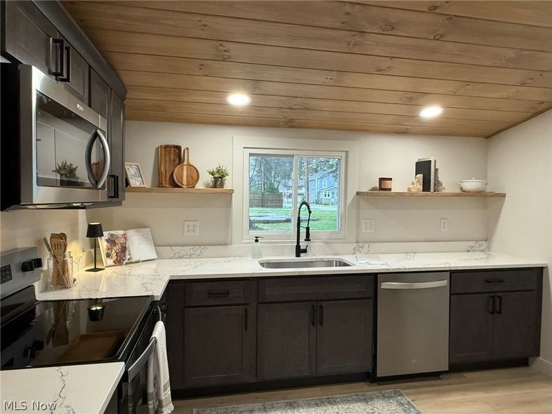 1986 Carolina Street NW, Dover, OH 44622 Photo 2