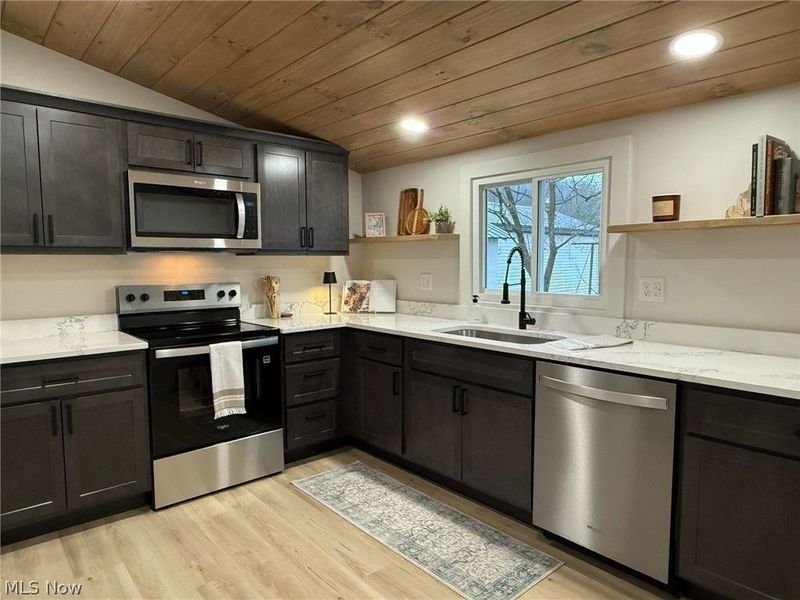 1986 Carolina Street NW, Dover, OH 44622 Photo 3