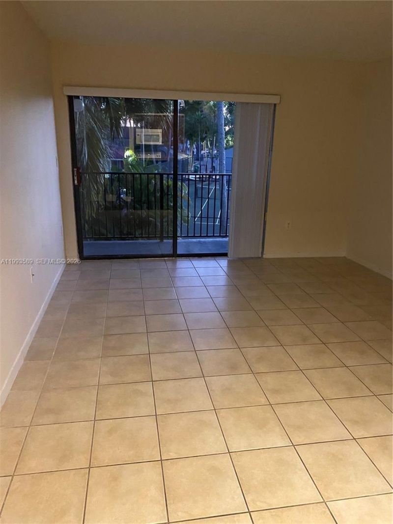 7070 NW 179th St, Unit 206, Hialeah, FL 33015 Photo